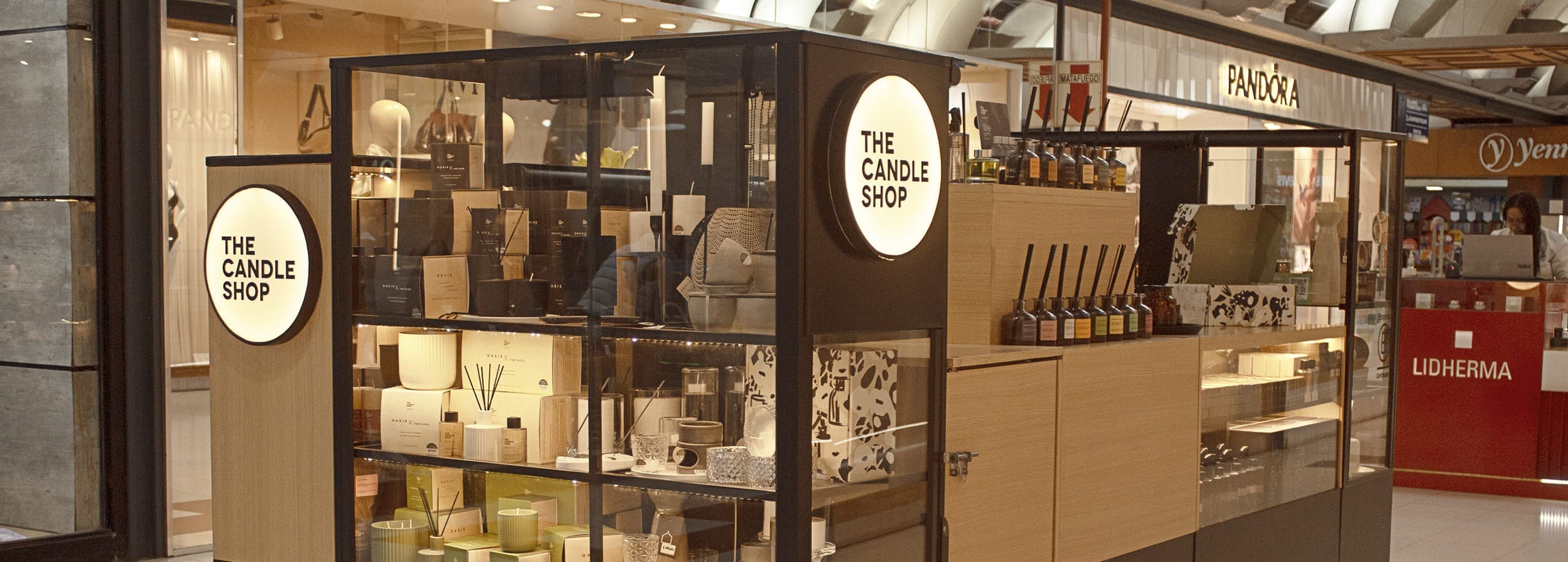 The Candle Shop fondo